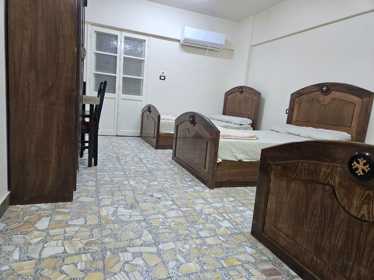 مبنى القربان الجديد ( الفناء)
